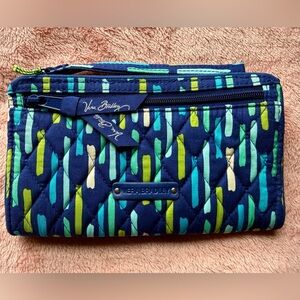 NWT $34 Vera Bradley Front Zip Wallet Wristlet Catalina Showers